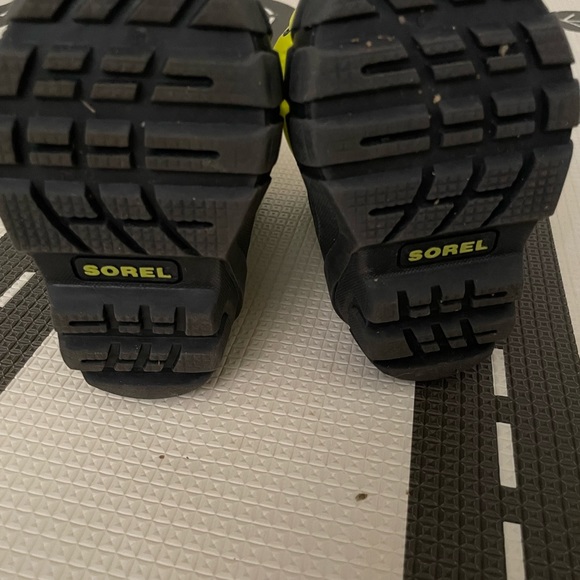 Sorel Winter Boots - Picture 3 of 4